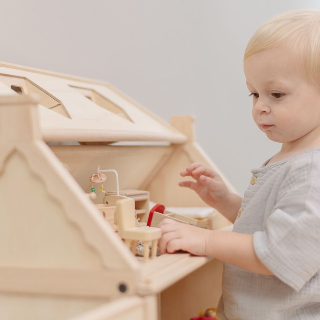 Victorian Dollhouse – PlanToys USA