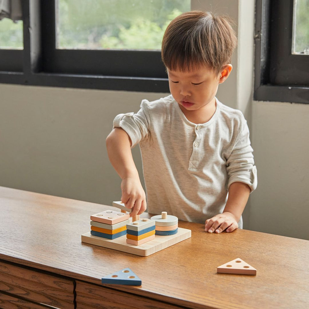 Kid playing PlanToys Geometric Sorting Board - Orchard